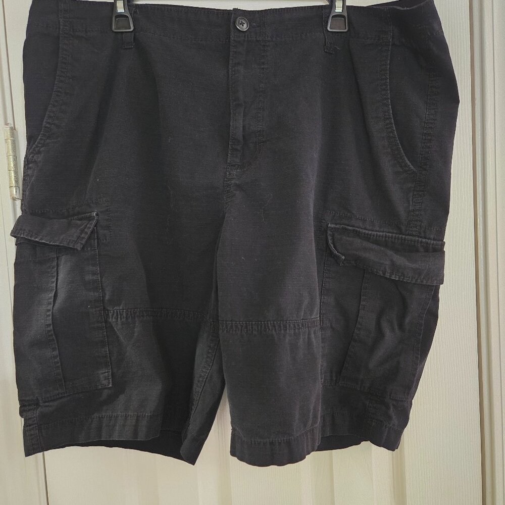 Old Navy Black Cargo Shorts: size 40